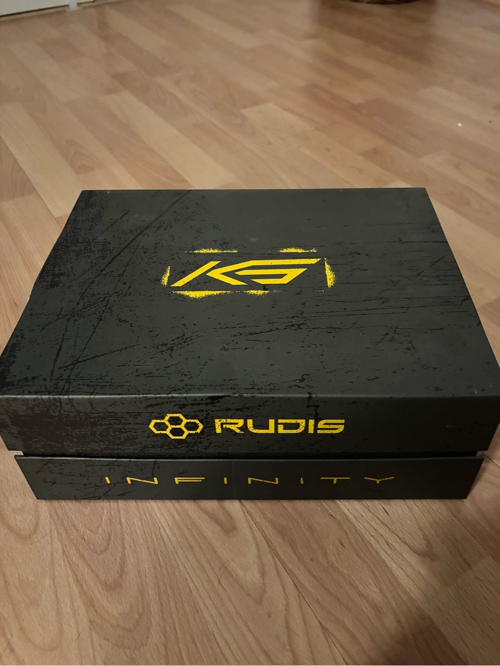 Rudis Infinity Black & Yellow Box